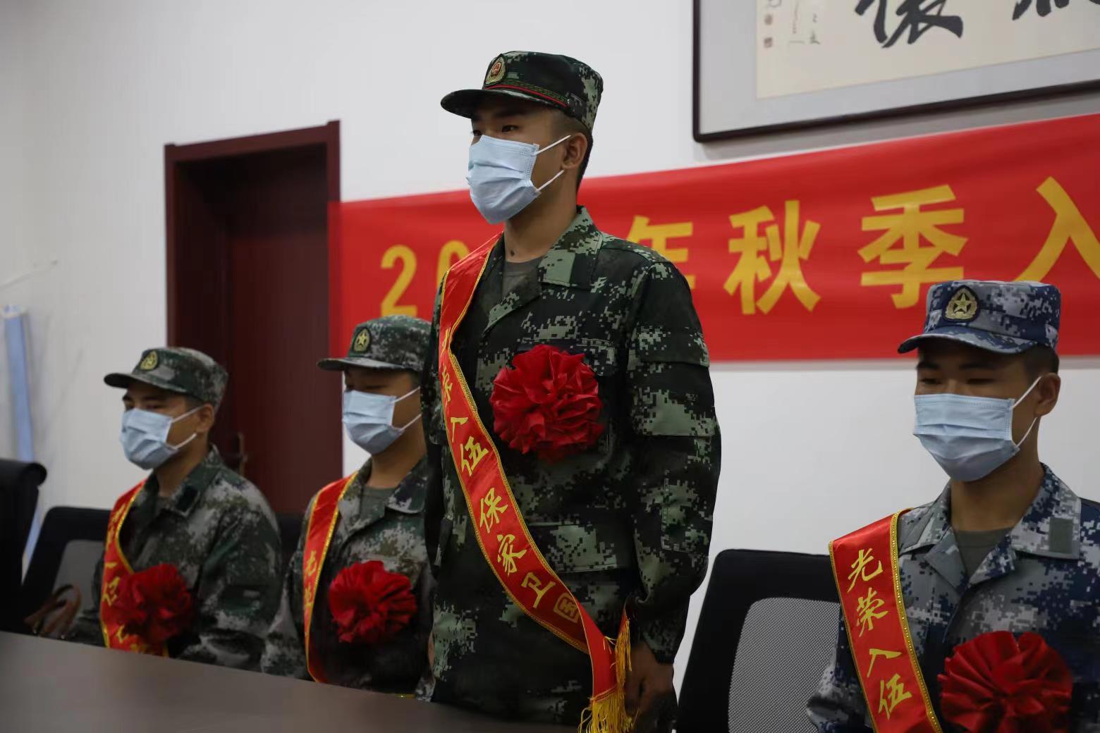 图:新兵入伍学生发言.jpg